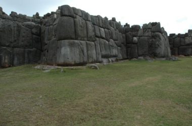The Beginning of the End of the Incas, Sacsayhuaman The zig zag walls allowed the Incas to fire on the flank of the enemy wherever they attacked.