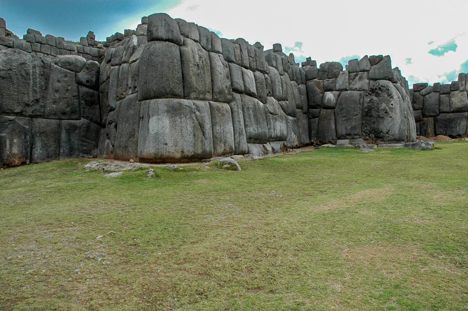 peru sacred valley sacsayhuaman walls