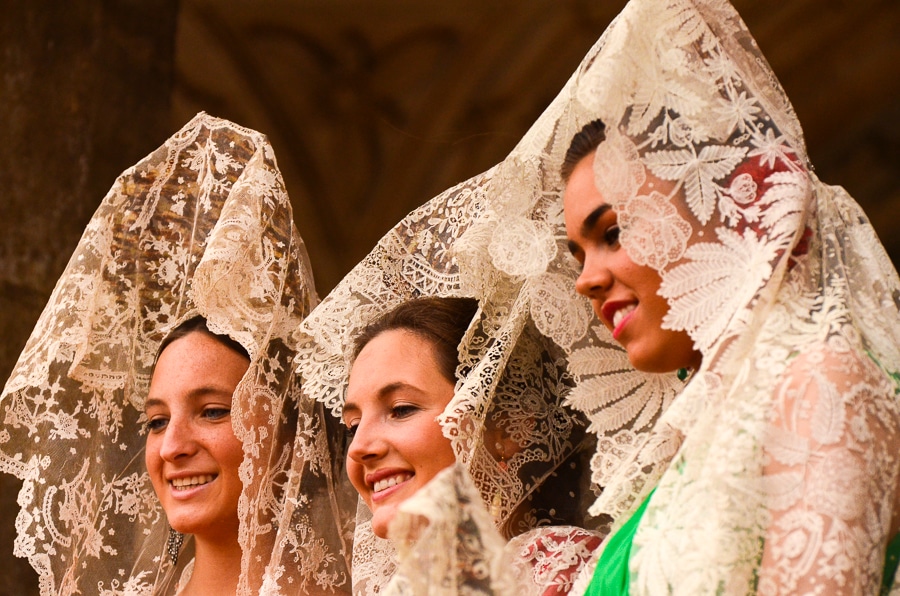 three andaluzas feria de abril