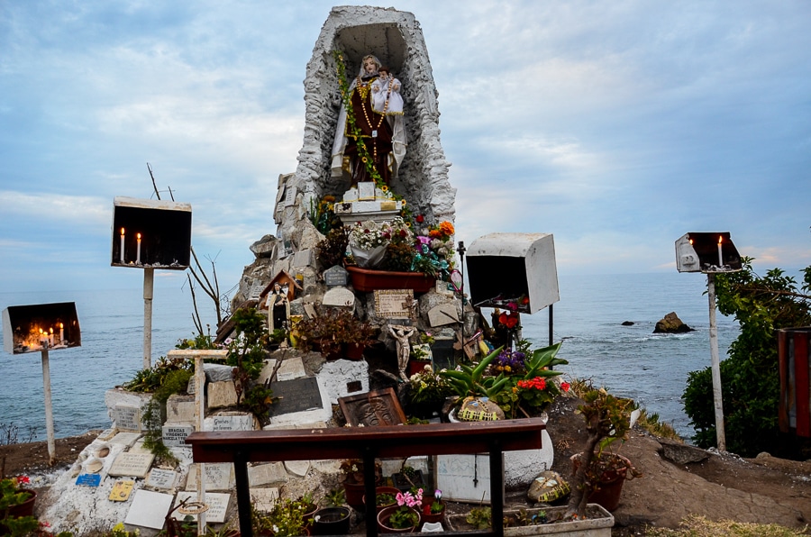 roadside shrine chile