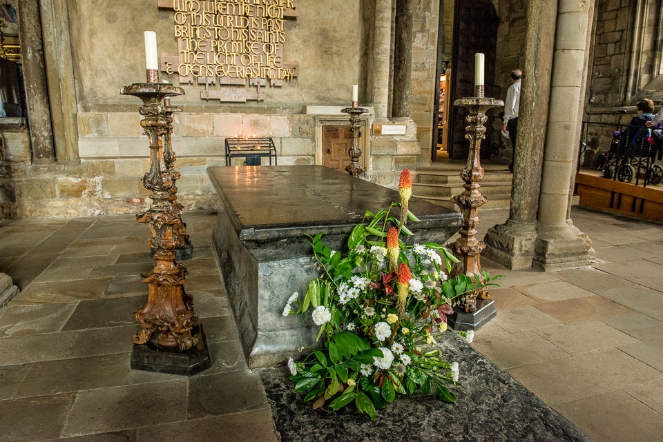 tomb venerable bede durham cathedral