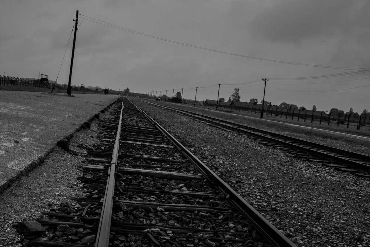 birkinau train tracks