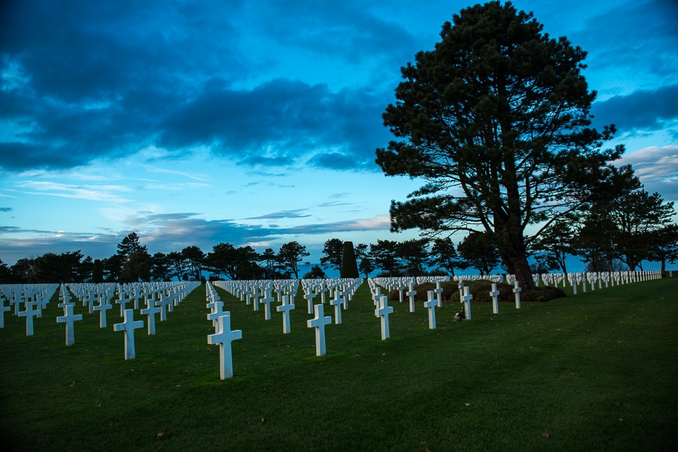 omaha beach cemetery dusk