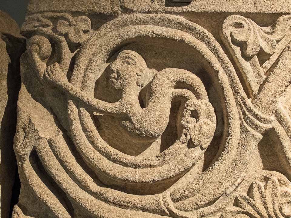 serpent cluny france abbey