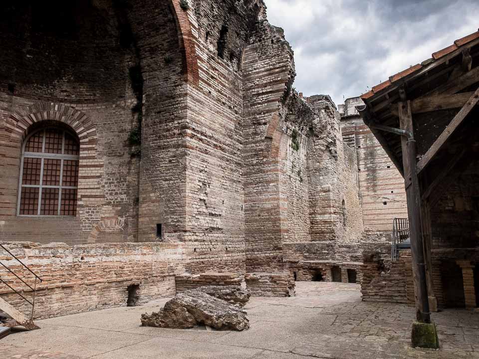 constantines baths arles france