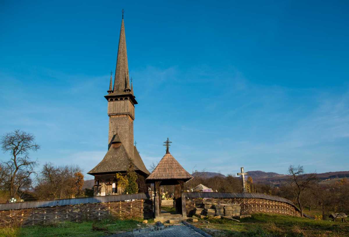 wooden church plopsis romania