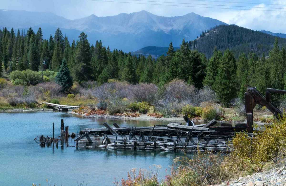 The Tiger Dredge Trail wraps around some of the ruins of gold mining on the Swan River.