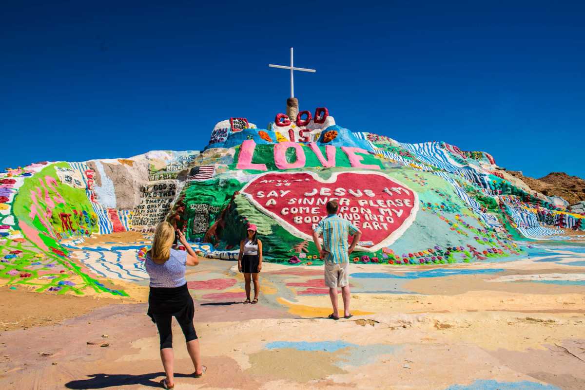 salvation mountain selfie