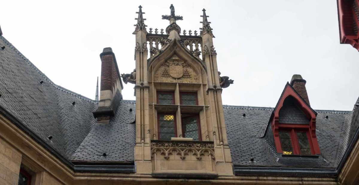 Marais Mansions neighborhood walking tour Paris