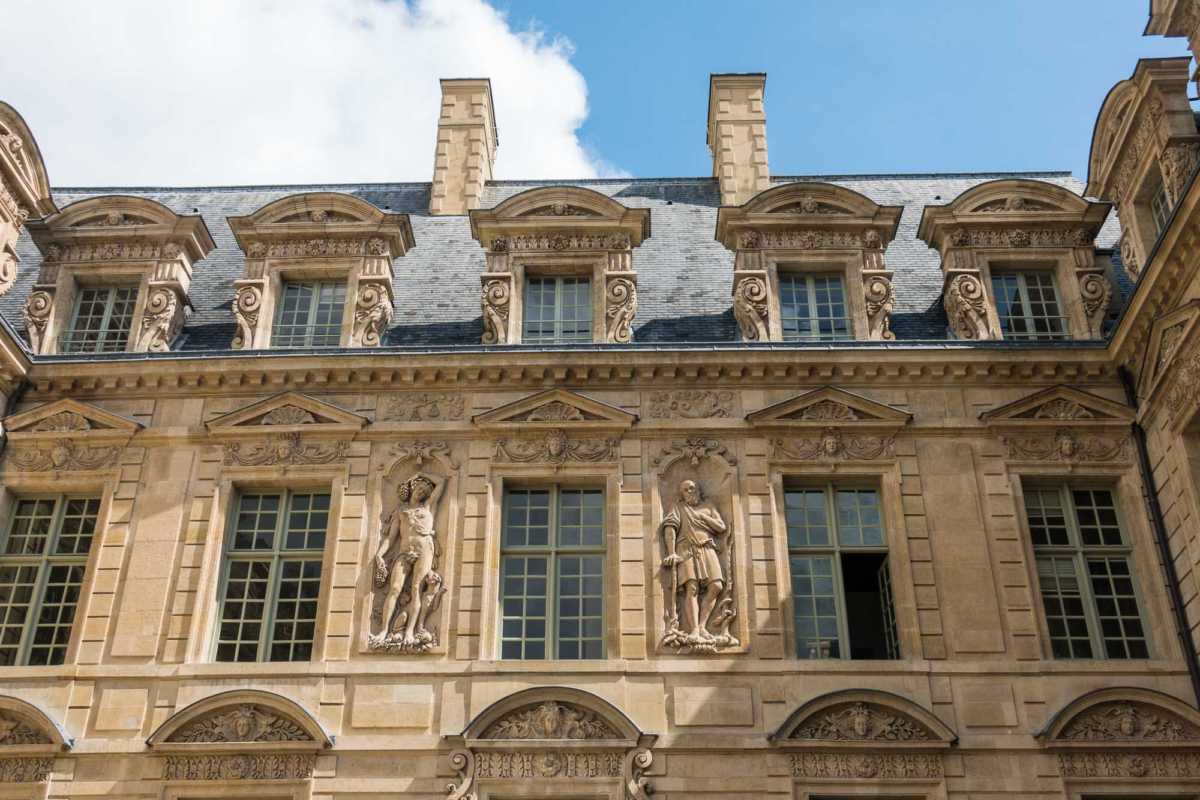 Marais Mansions neighborhood walking tour Paris