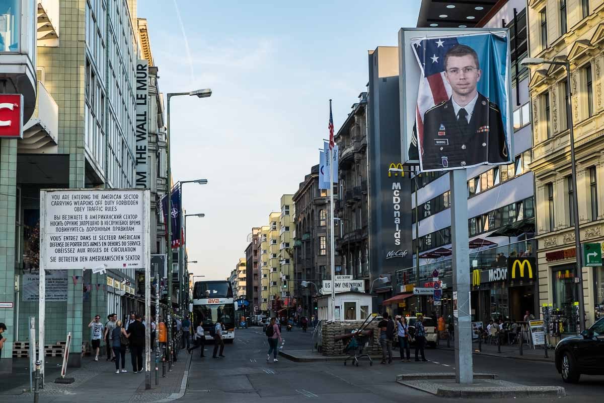 Germany_Berlin_checkpoint charlie