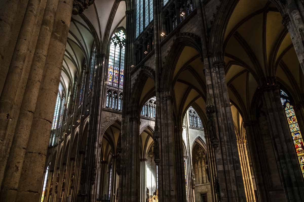 Germany_koln cathedral pillars