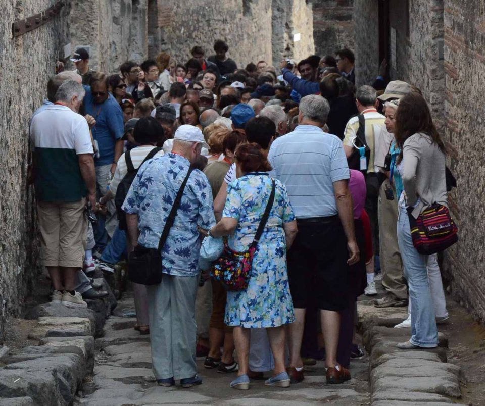 Italy pompeii Lupanar queue