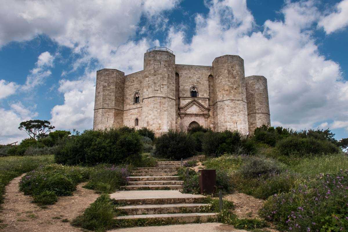 Italy castel del monte facade