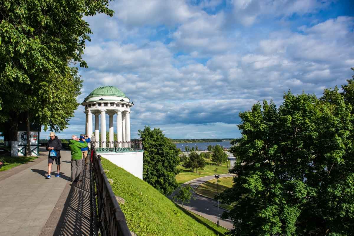 russia yaroslavl volga promenade