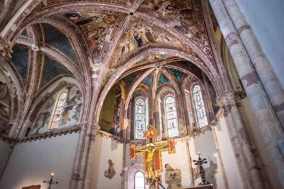 italy assisi santa chiara crucifix ceiling