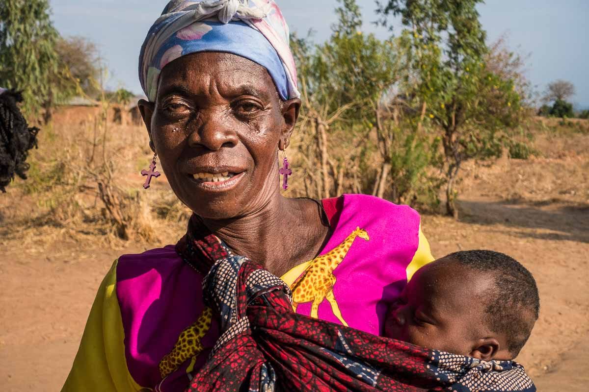 Malawi Vwaza woman and child 1