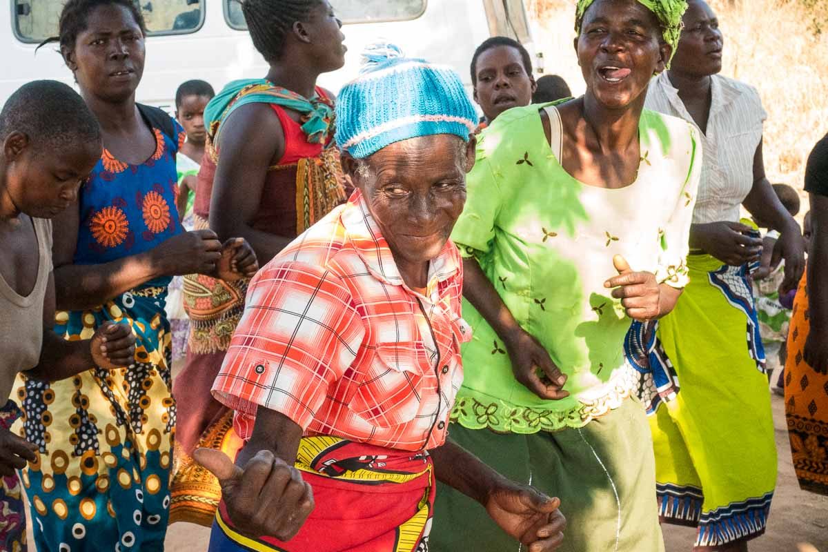 Malawi Vwaza women dancing 1