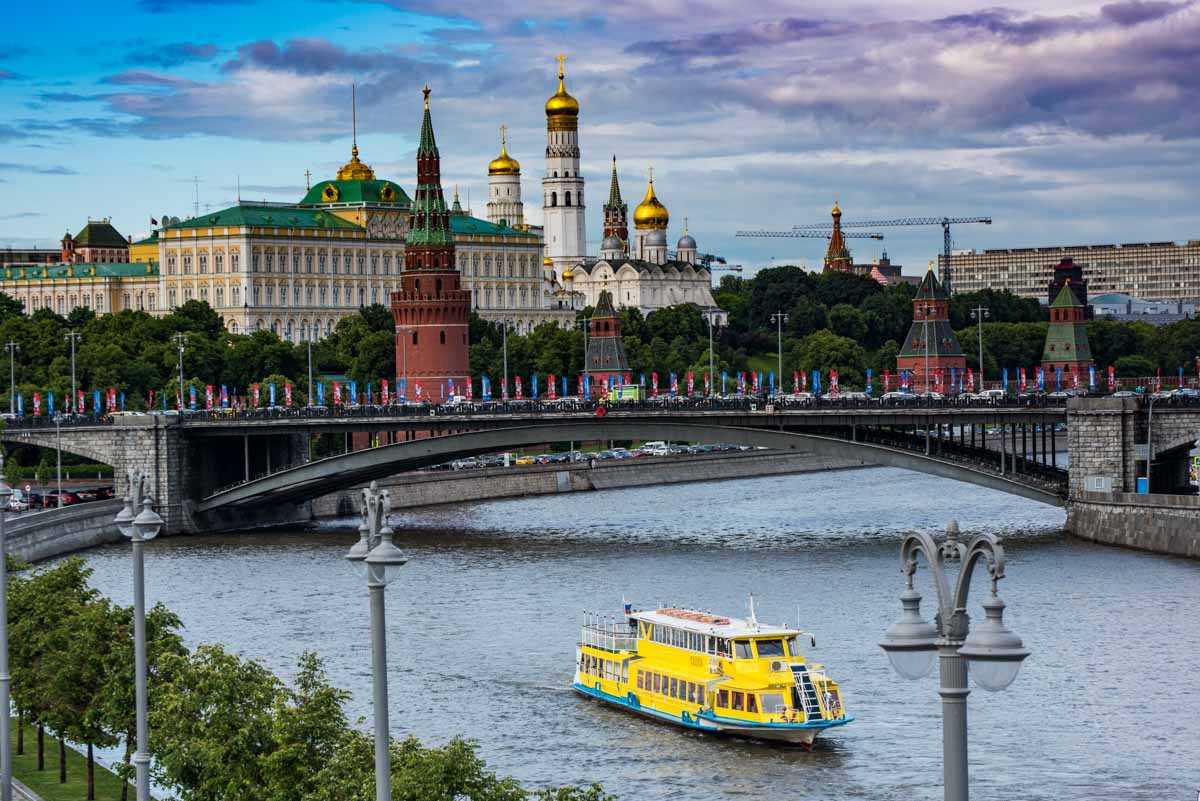 kremlin view moscow russia