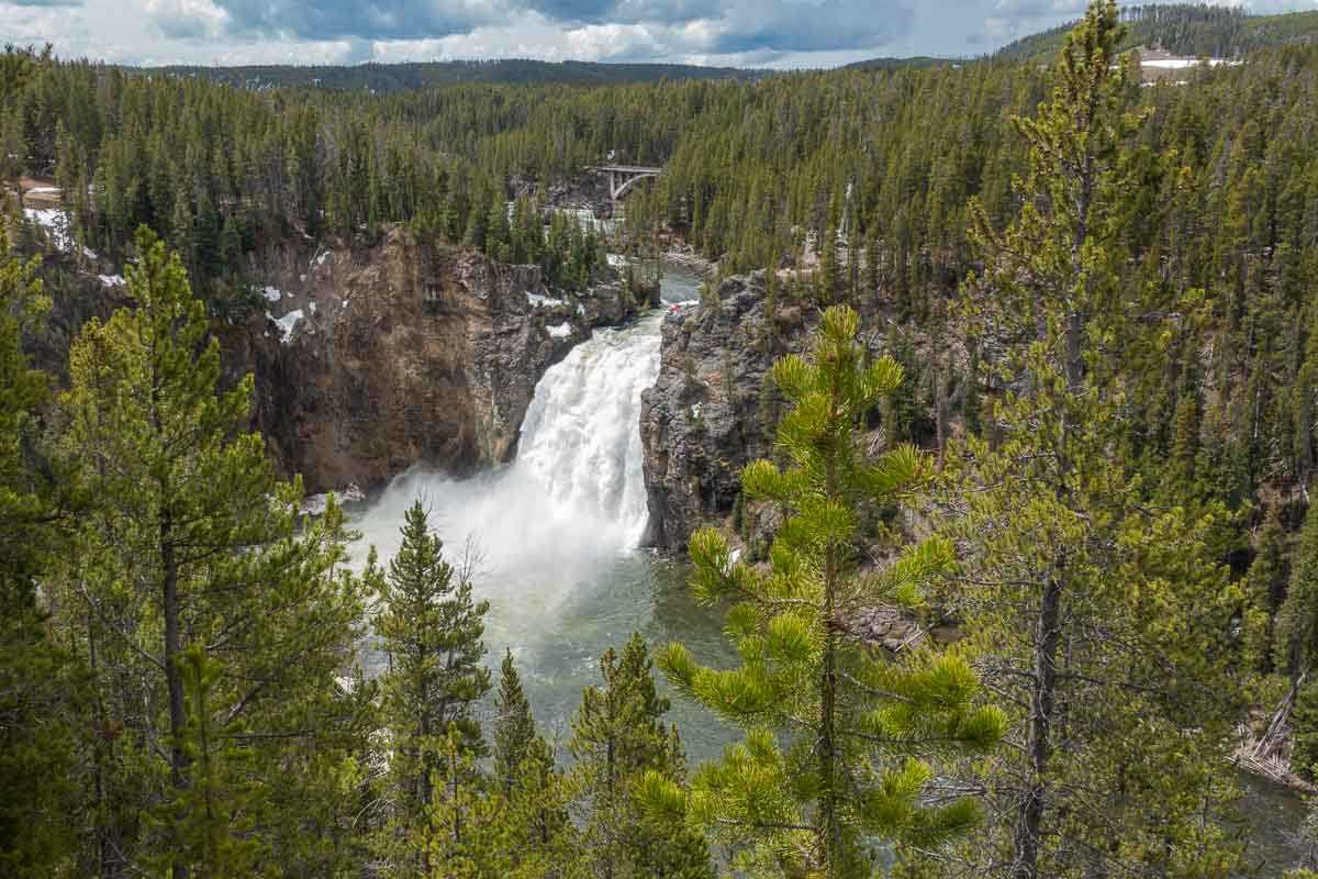 the falls yellowstone