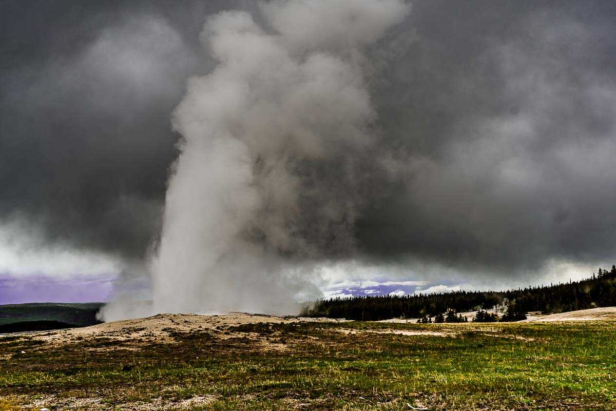 yellowstone old faithful