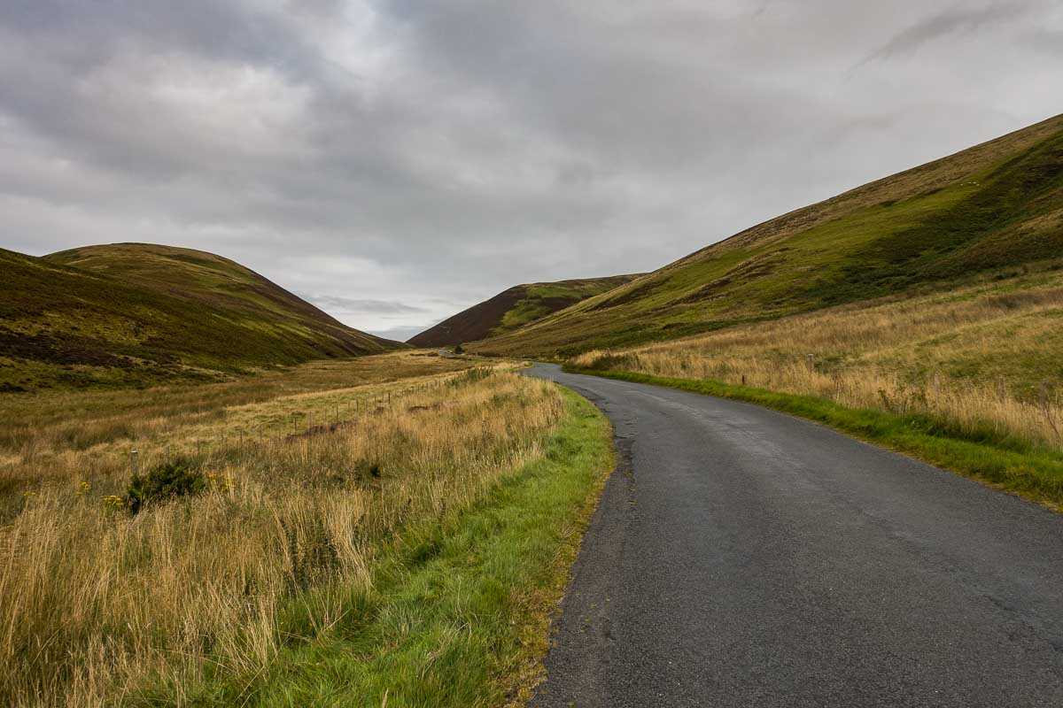 cycling scotland uphill to Edinburgh