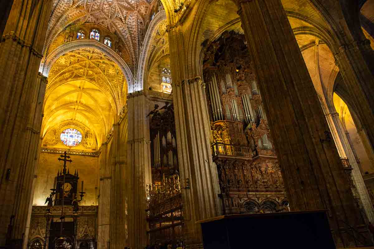 sevilla cathedral organ ceiling