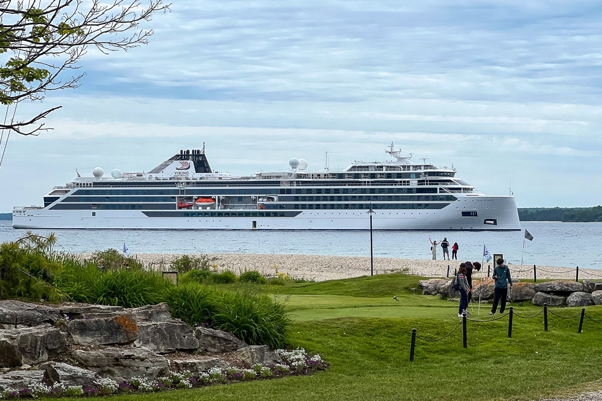 viking cruise ship mackinac island